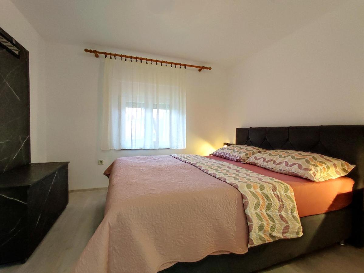 Apartments Jolic Vir Exterior photo
