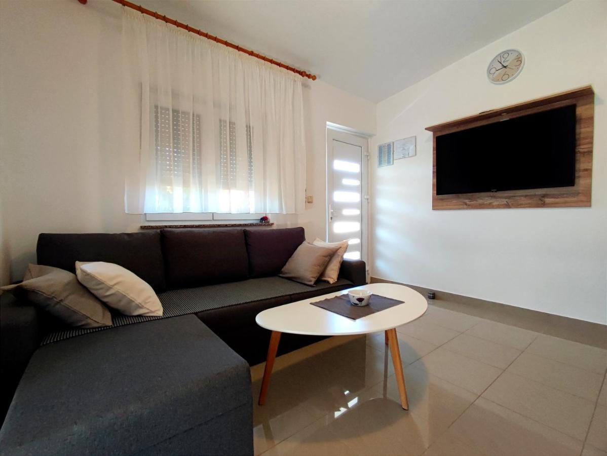 Apartments Jolic Vir Exterior photo