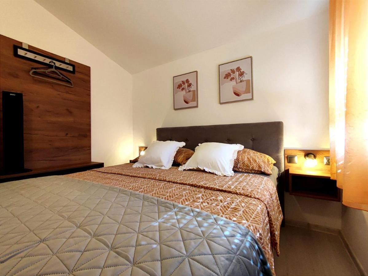 Apartments Jolic Vir Exterior photo